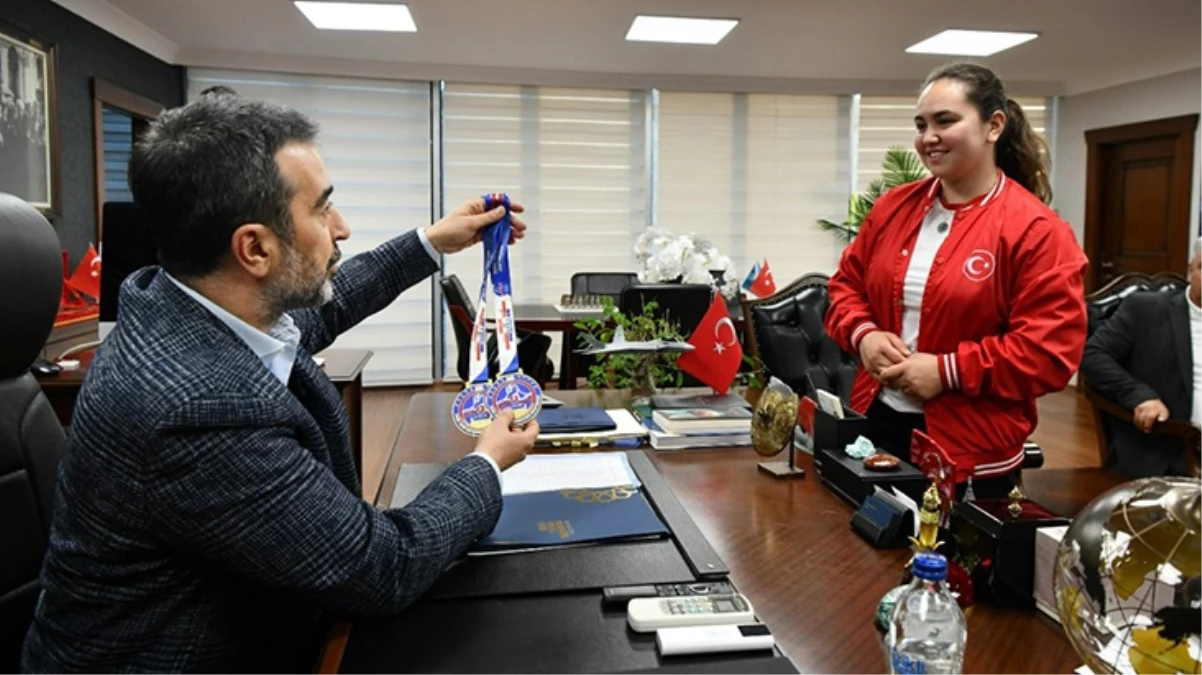 Ankara Büyükşehir Belediyesi'nden skandal karar! AK Parti İl Başkanı'nı ziyaret eden Avrupa Şampiyonu Sude Nur Çakır'ın sözleşmesi feshedildi