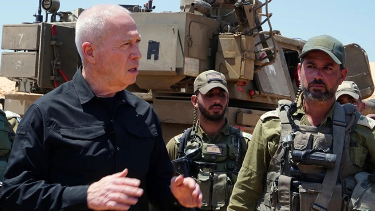 Hizbullah İsrail Savunma Bakanı'nın ziyaret ettiği askeri üssü füzelerle hedef aldı
