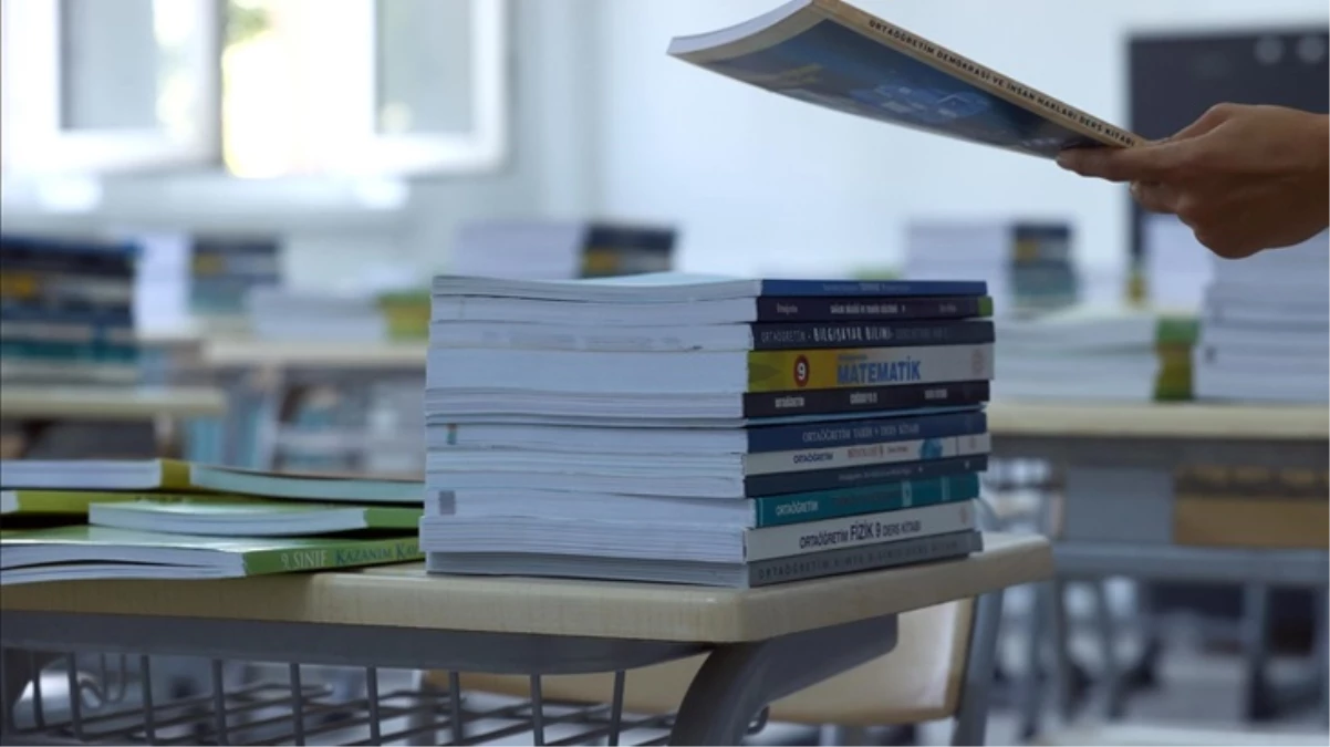 Özel okullarda MEB onaylı 'ücretsiz ders kitabı' okutma zorunluluğu başlıyor
